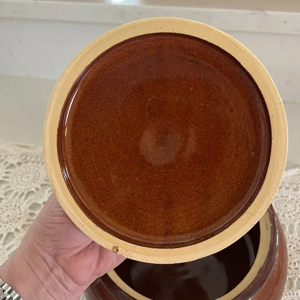 Brown Bean Pot with lid